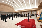 尹 大統領, "신임 특수전사령관 등 중장 진급자 12명에 삼정검 수치 수여"