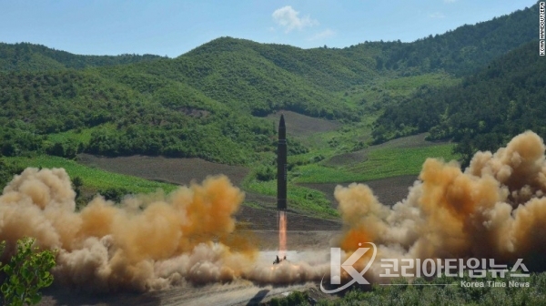 북한이 오늘 오전 원산 갈마 일대에서 동해상으로 탄도 미사일 2발을 발사했습니다.