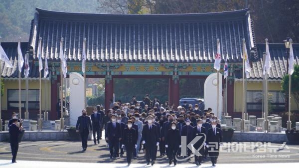 (가칭)새로운물결 대선 예비후보 김동연, 국립 5·18 민주묘지 참배
