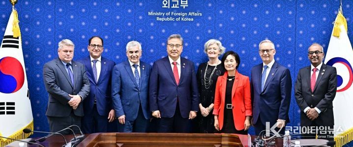 박진 외교부장관, 캐나다 상하원 의원단 접견