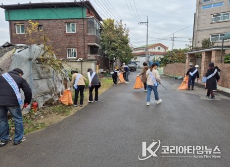 대구 동구청(구청장 윤석준)은 지난 15일, 불로동 일원에서 주민살피미와 함께하는 합동 환경순찰을 진행했다.