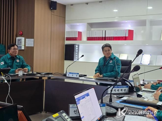 김돈곤 청양군수가 지난 16일, 재난안전상황실에서 조류인플루엔자 확산 방지를 위한 대책을 주문하고 있다.