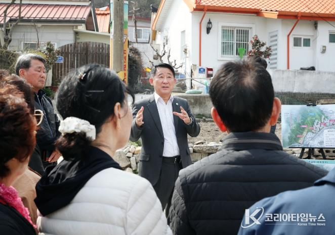 서철모 서구청장 공굴안 주차장 예정지 현장 방문 장면