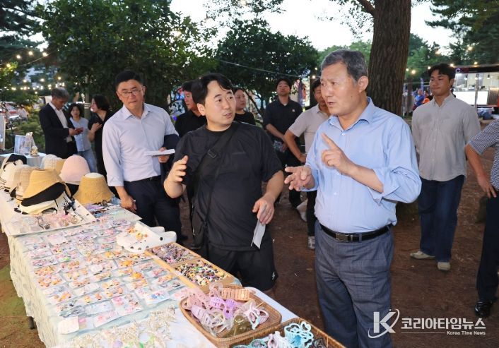 ‘왕왕작작 골목상권 세일 페스타’ 현장 방문한 김완근 제주시장