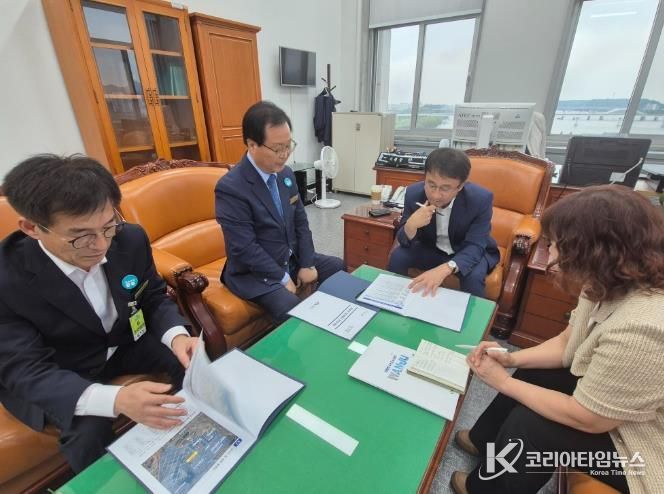 유희태 완주군수, 한병도 예결위원장 만나 국비 요청