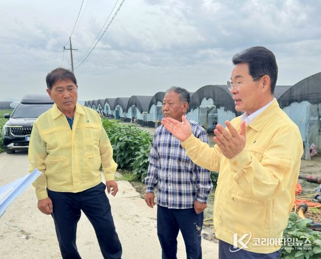 권익현 부안군수, 호우 피해 비닐하우스 현장 방문