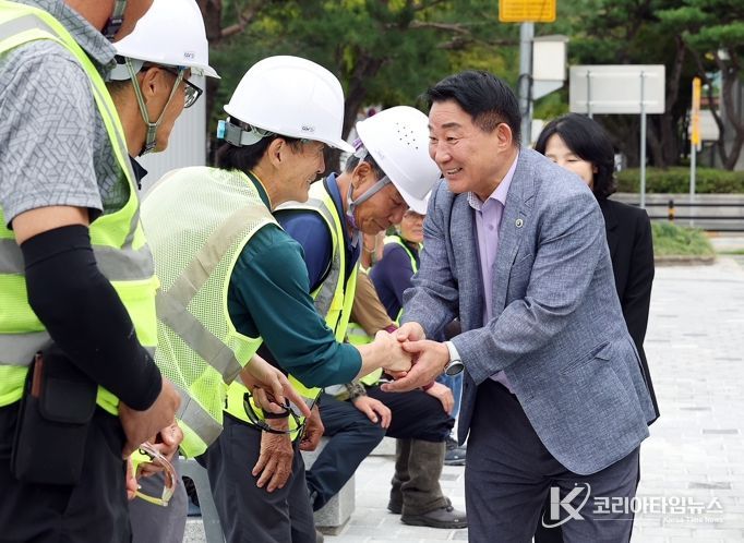 20일 샘머리근린공원에서 열린 관리사무소 리모델링 준공식 현장