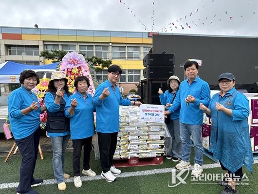 SK바이오텍은 연동면체육대회에서 지역민을 위한 쌀을 전달하였다.