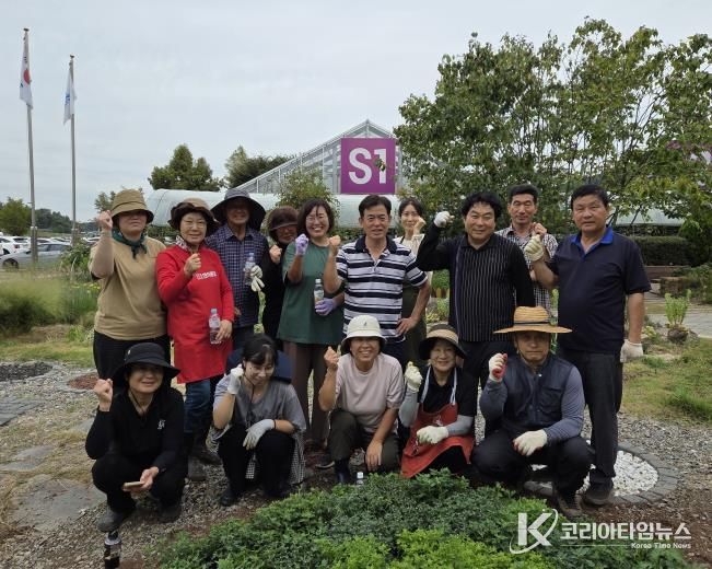 세종시 화훼산업연구회, 농업기술센터 정원에 꽃 500본 식재 봉사