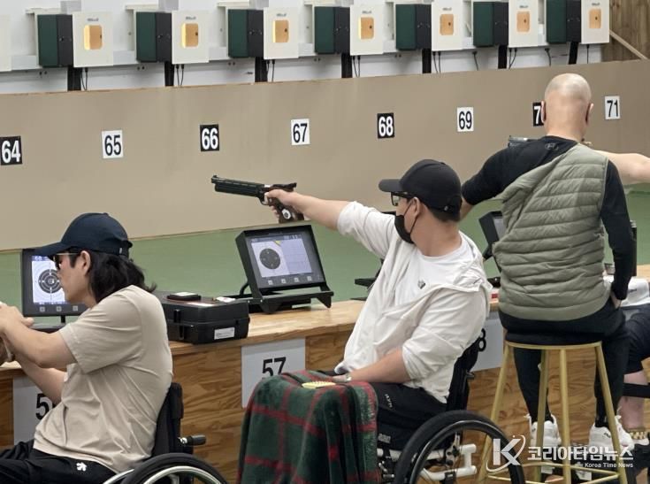 김연미(가운데) 선수 사격 모습(체육진흥과)