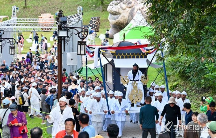 공주시 제71회 백제문화제, ‘무령왕의 길’ 감동의 행렬 선보여