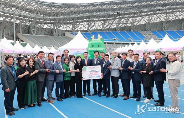 29일, 제천국제한방천영물산업 엑스포, 함평 몽땅구리합창당 공연 및 단체사진