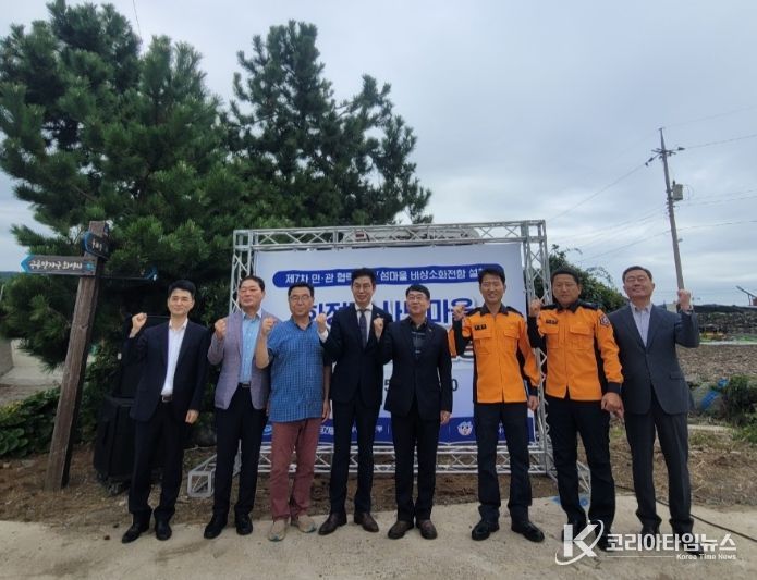 섬마을 화재안전 강화를 위해 민·관 협력으로 추진 중인 ‘비상소화전함 설치사업’을 화정면 사도에 완료하고 지난 15일 준공식을 개최했다.