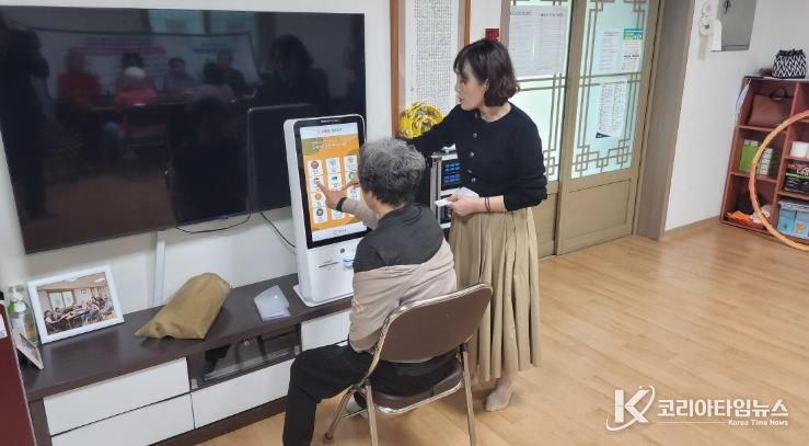 사천시, 경로당 어르신 대상  ‘키오스크 활용 디지털교육’ 시범 운영