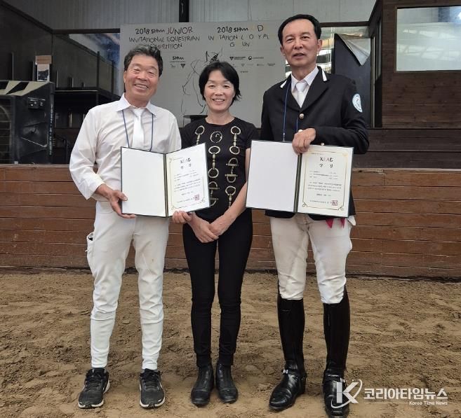 이종하 선수(사진 오른쪽 첫번째) 시상 장면