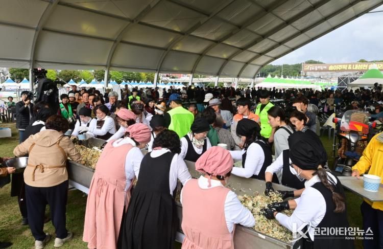 봉화군, 제29회 송이축제 ‘오색오미 대형 비빔밥 퍼포먼스’ 개최