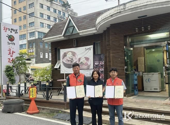 후원협약 체결 기념 촬영 모습