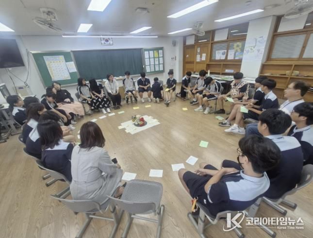 ‘밝은학교문화 만들기’프로그램에 참여 중인 학생들