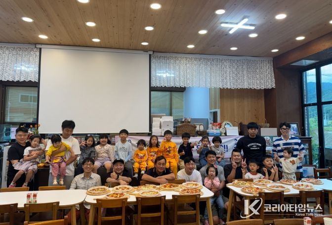 딸기농장에서 만든 특별한 가족 피자