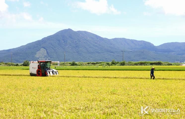 고흥군, 2026년 농가 맞춤형 농기계 11월부터 신청접수 시작 - 농산물 생산비 절감 지원사업(범용콤바인)