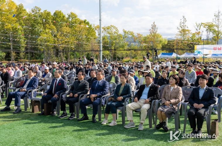 행사에 참여한 강남구의회 의원들(첫 번째 줄 좌측에서 1번째 이호귀 의장,3번째 복진경 부의장)
