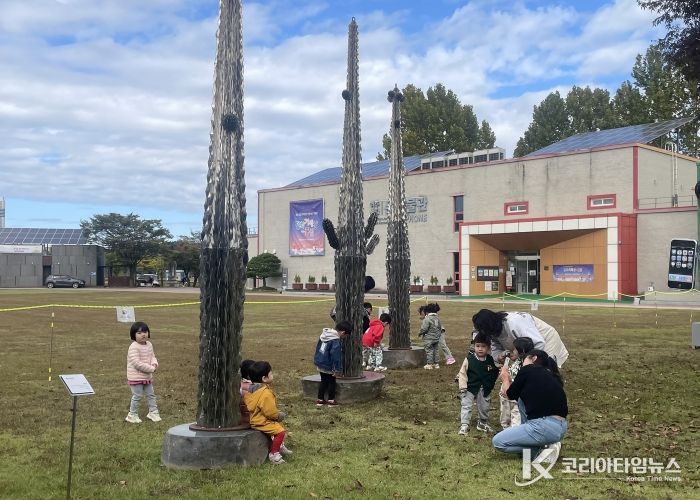 여주세종문화관광재단 기획 전시 '여주, 조각을 입히다' 성료