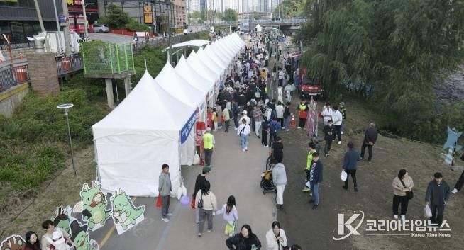 25일 신갈오거리 일원에서 열린 '2025 신갈오거리 도시재생 거리예술축제' 현장