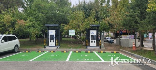 1. 천안종합운동장에 설치된 전기차 충전시설 모습.