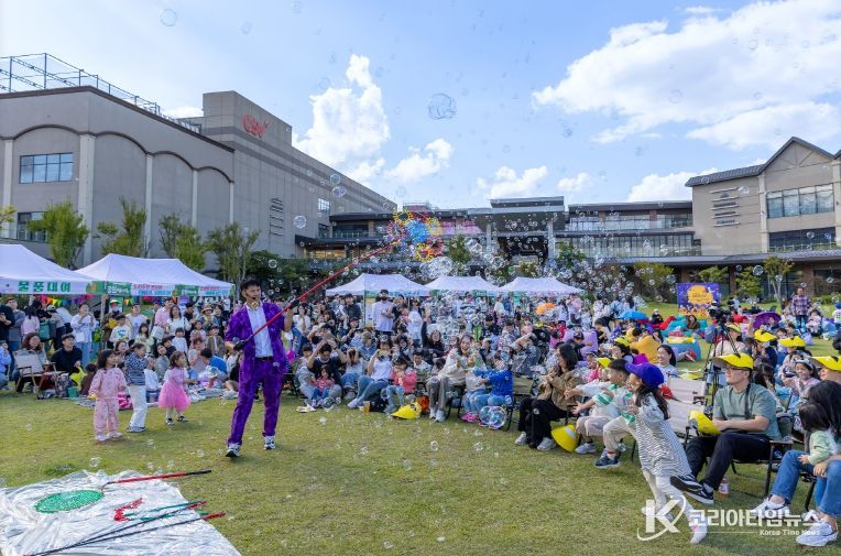 2025 광양야외도서관 「공원애愛서書」 성료 - 도서관과(야외도서관 현장)
