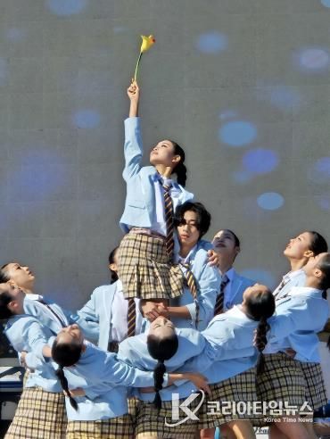 25일 ‘제2회 지역대표공연예술제-무안 네가 꽃’에서 펼쳐진 무대 공연