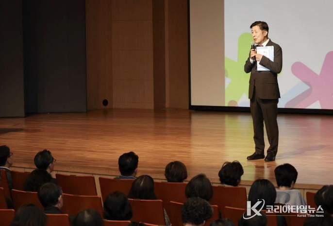 전성수 서초구청장이 23일 14시 심산기념문화센터에서 열린 구민 맞춤형 세무설명회에서 인사말씀하고 있다.