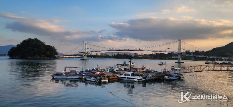 광양시, 이번 주말 망덕포구와 배알도에서 K-문화의 향연 - 관광과(망덕포구에서 바라본 배알도와 별헤는다리)