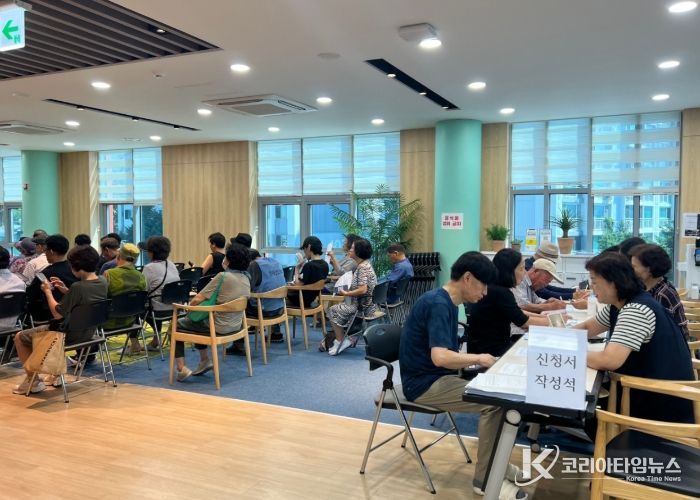 7월 퇴계원읍에서 봉사자들이 원활한 운영을 위한 봉사활동을 펼치고 있다.