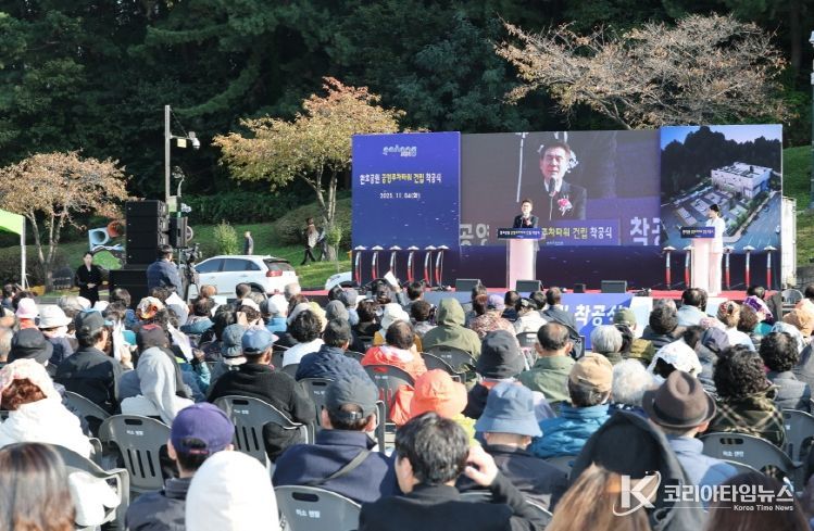 포항시는 지난 4일 환호공원 일원에서 ‘환호공원 공영주차타워 건립사업 착공식’을 개최했다.
