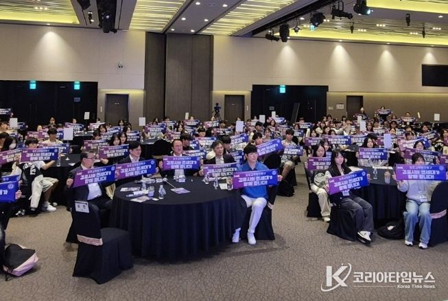 김포시는 지난 9월 21일 진로진학 멘토링 발대식을 개최했다.(단체사진)