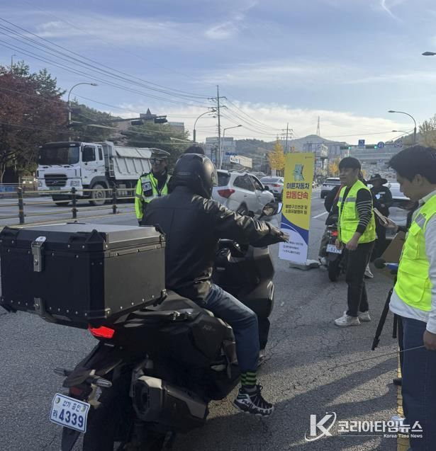 용인특례시 처인구가 불법 이륜자동차 합동 단속을 펼쳤다.