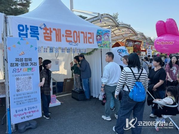 정화활동에 참여하고 있는 음식거리 영업주들