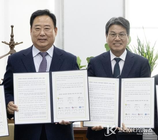 지난 7일 국회를 방문한 김돈곤 군수가 농림축산식품해양수산위원회 어기구 위원장을 만나 농어촌 기본소득 시범사업의 국비 비율 상향을 건의하고 있다.