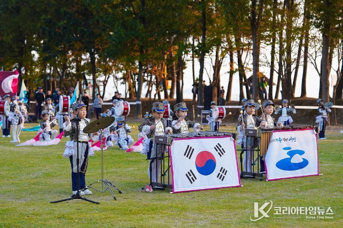 지난 7일 웅천친수공원에서 ‘제25회 여수마칭페스티벌’이 약 3,000명의 시민과 관광객이 참여한 가운데 성황리에 개최됐다.