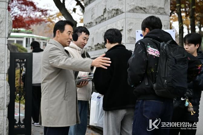 백영현 포천시장, 수험생 응원 위해 동남고 방문해 격려
