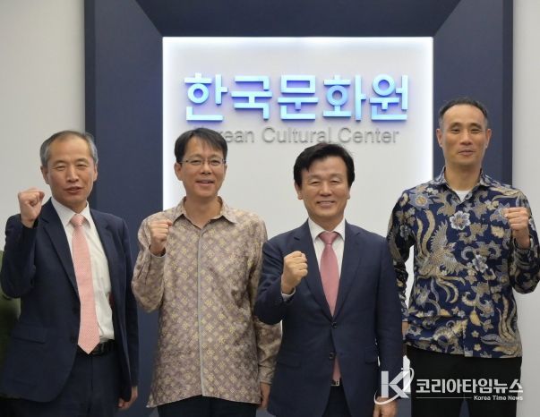 진주시, 인도네시아와 교류협력·수출지원 … 200만불 계약 성과 이끌어-문화원 방문 (왼쪽에서 두번째 김용운 주인도네시아 한국문화원장)