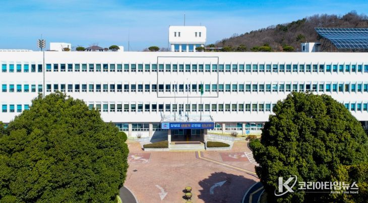 1. 창녕군청 전경