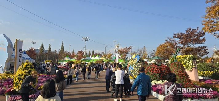 ‘2025 진주국화작품전시회’성황리 폐막