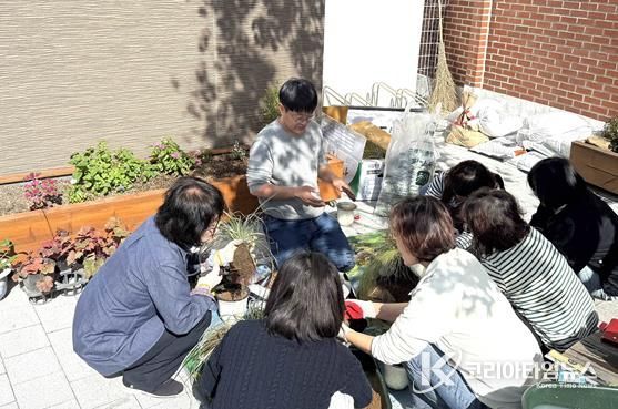 달서50플러스센터, 평생학습 수료생 재능기부로 화단 새단장