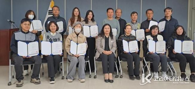 도시농업 정문가 양성 교육 수료자 기념촬영