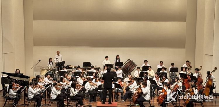 (재)포항문화재단(대표이사 이상모)은 지난 19일 저녁 포항시청 대잠홀에서 열린 ‘꿈의 오케스트라 포항’의 2025 정기연주회 ‘바다의 꿈’을 개최했다.