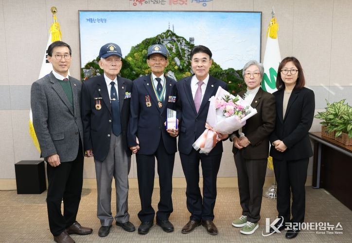 6.25참전유공자회감사패 전달