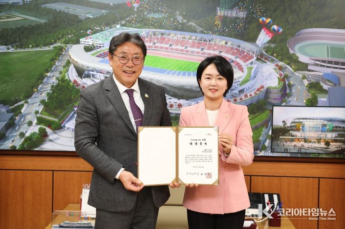 배현주 김해시의원, 김해시미래인재장학재단에 3천만원 기탁