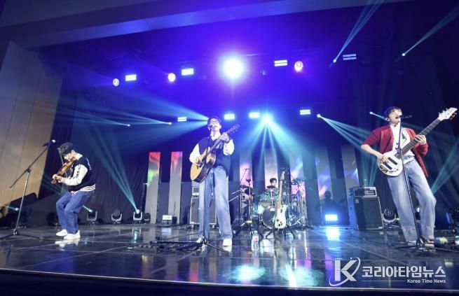 지난해 11월 화천체육관에서 열린 수능 힐링 콘서트