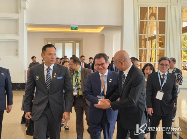 인도네시아 국제 교통 정상회의 (3)인도네시아 장관-시장님-인도네시아 ITS대표